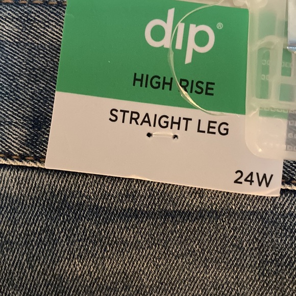 Nwt Women’s hi rise straight leg plus sz 24, distressed - Picture 9 of 9